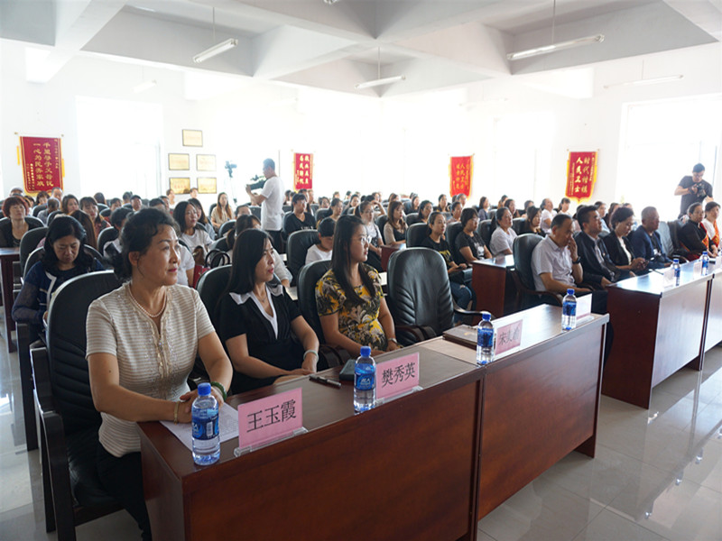 漠河市妇联举办“礼赞新中国 传承好家风”巡讲报告会(图3) 漠河市妇联举办“礼赞新中国 传承好家风”巡讲报告会(图3)