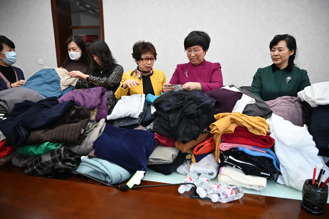 省妇联系统举办“衣缘助力” 爱心物资捐赠活动(图2) 省妇联系统举办“衣缘助力” 爱心物资捐赠活动(图2)