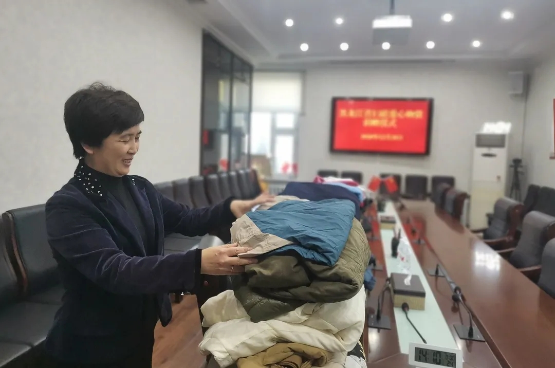 省妇联系统举办“衣缘助力” 爱心物资捐赠活动(图3) 省妇联系统举办“衣缘助力” 爱心物资捐赠活动(图3)