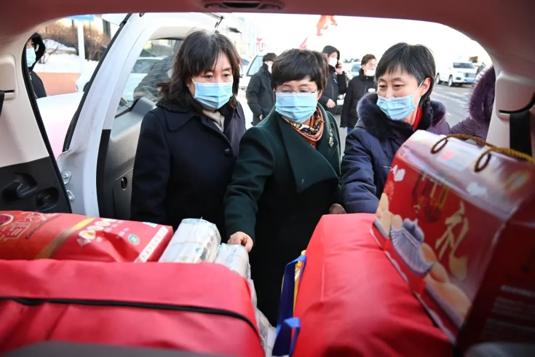 “爱心护学”和“衣缘助力”公益项目启动 220名寒门学子首批受益(图1) “爱心护学”和“衣缘助力”公益项目启动 220名寒门学子首批受益(图1)