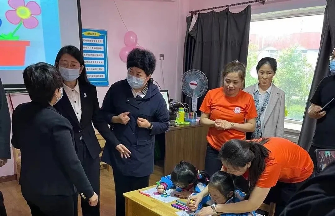 绥化市开展“暖心同行·爱伴成长”六一儿童节走访慰问活动(图1)
