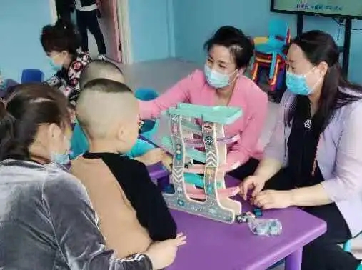 鸡西市妇联开展“童心向党 益起行动”爱心慰问活动(图2) 鸡西市妇联开展“童心向党 益起行动”爱心慰问活动(图2)