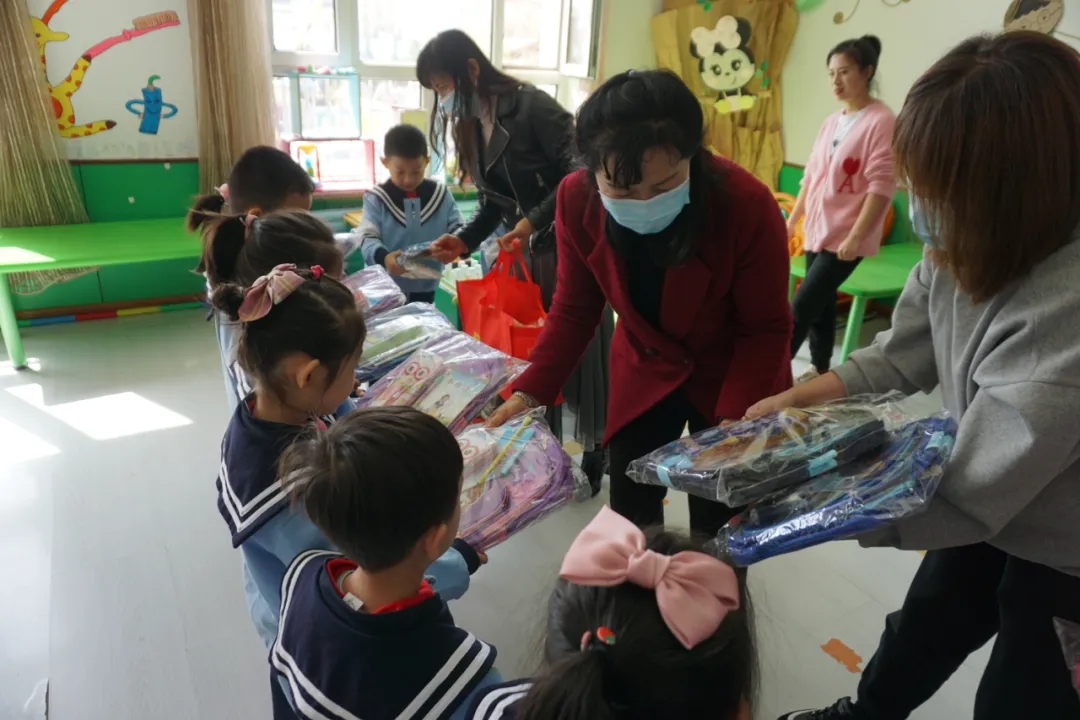 漠河市妇联开展“六一”儿童节慰问活动(图2)
