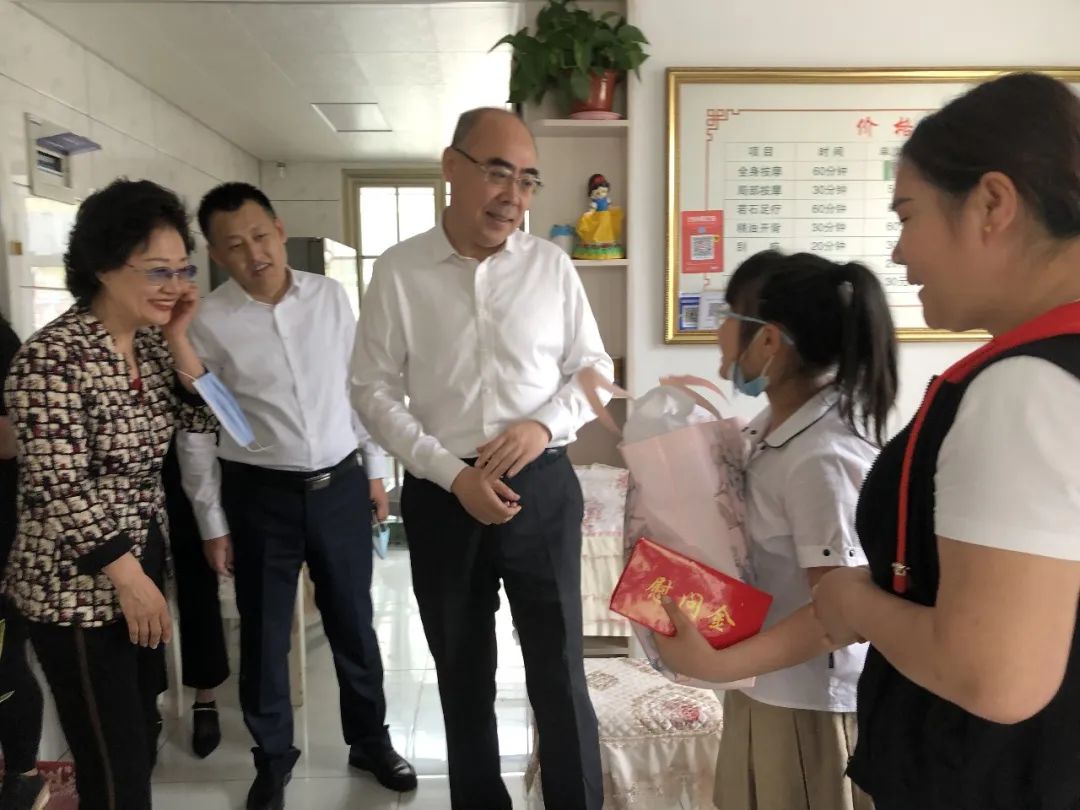 “情暖童心” 关爱成长 大庆市妇联集中走访慰问困境儿童(图1)