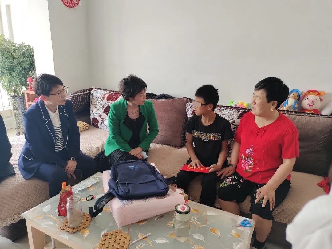 “情暖童心” 关爱成长 大庆市妇联集中走访慰问困境儿童(图2)