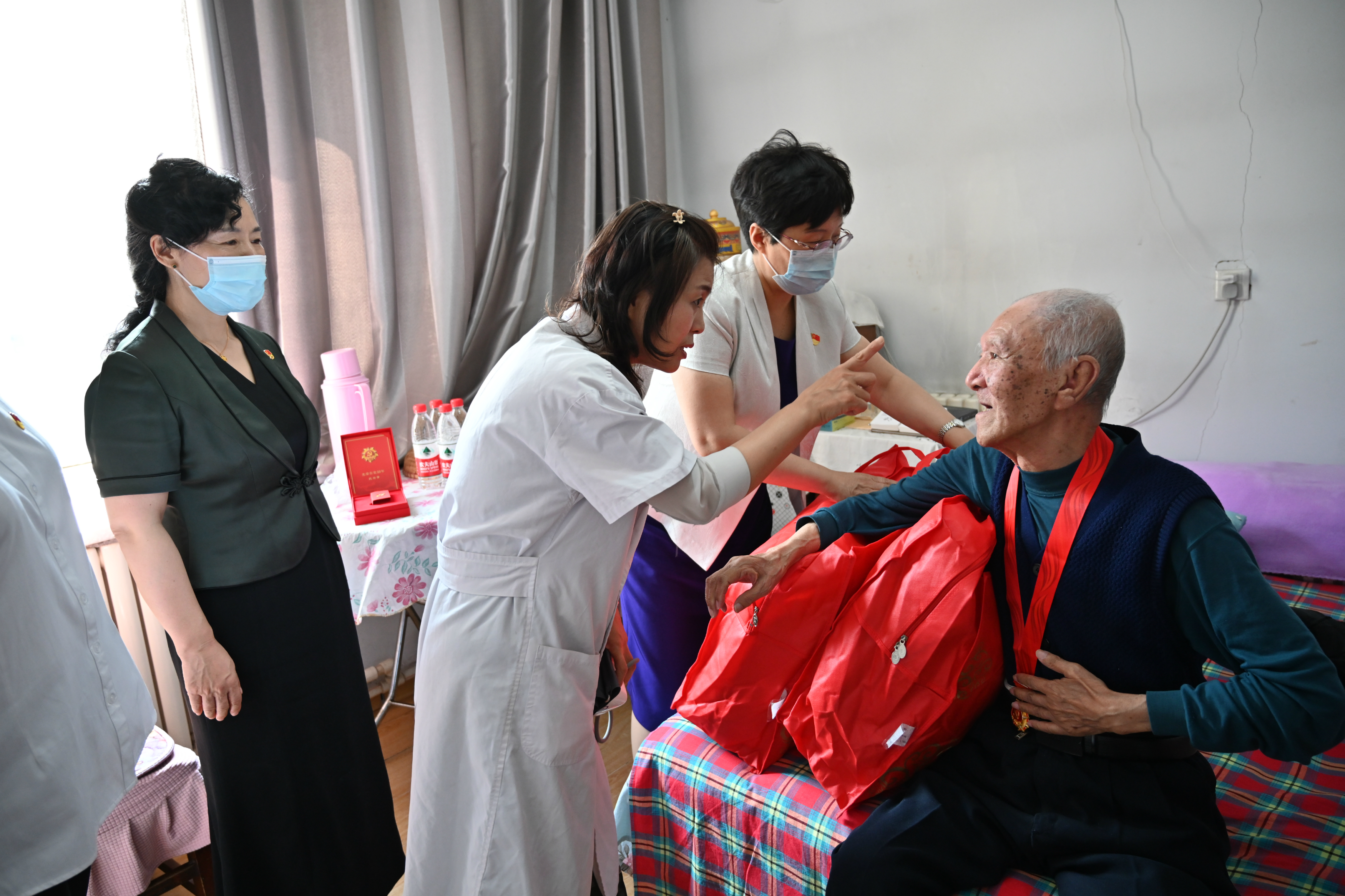 黑龙江省妇女联合会携手 哈尔滨医科大学附属第一医院癫痫中心 开展“学党史办实事----癫痫关爱在社区” “6.28国际癫痫关爱日”科普讲座、专家义诊活动(图7) 黑龙江省妇女联合会携手 哈尔滨医科大学附属第一医院癫痫中心 开展“学党史办实事----癫痫关爱在社区” “6.28国际癫痫关爱日”科普讲座、专家义诊活动(图7)
